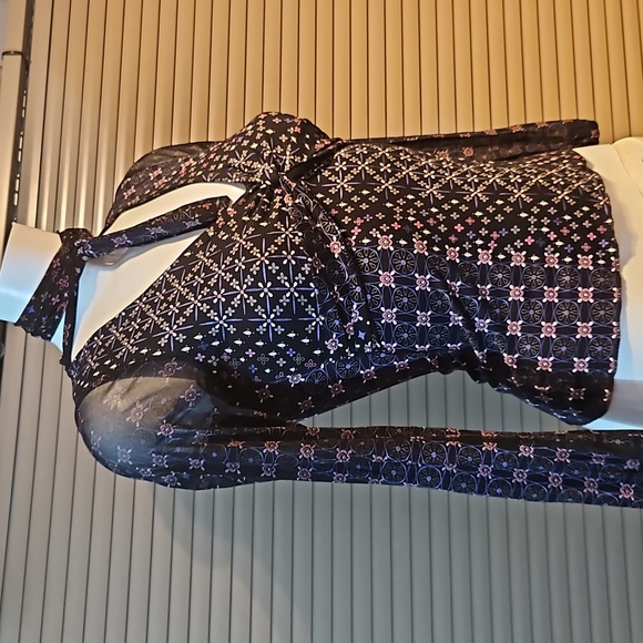 UK Size 6-8 cross wrap top, accentuates bust, transparent sleeves, pussybow tie - Picture 5 of 15